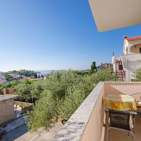 Apartments Blazenka Banjol Екстер'єр фото