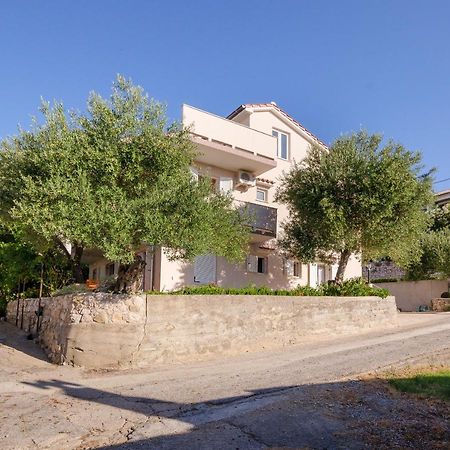 Apartments Blazenka Banjol Екстер'єр фото