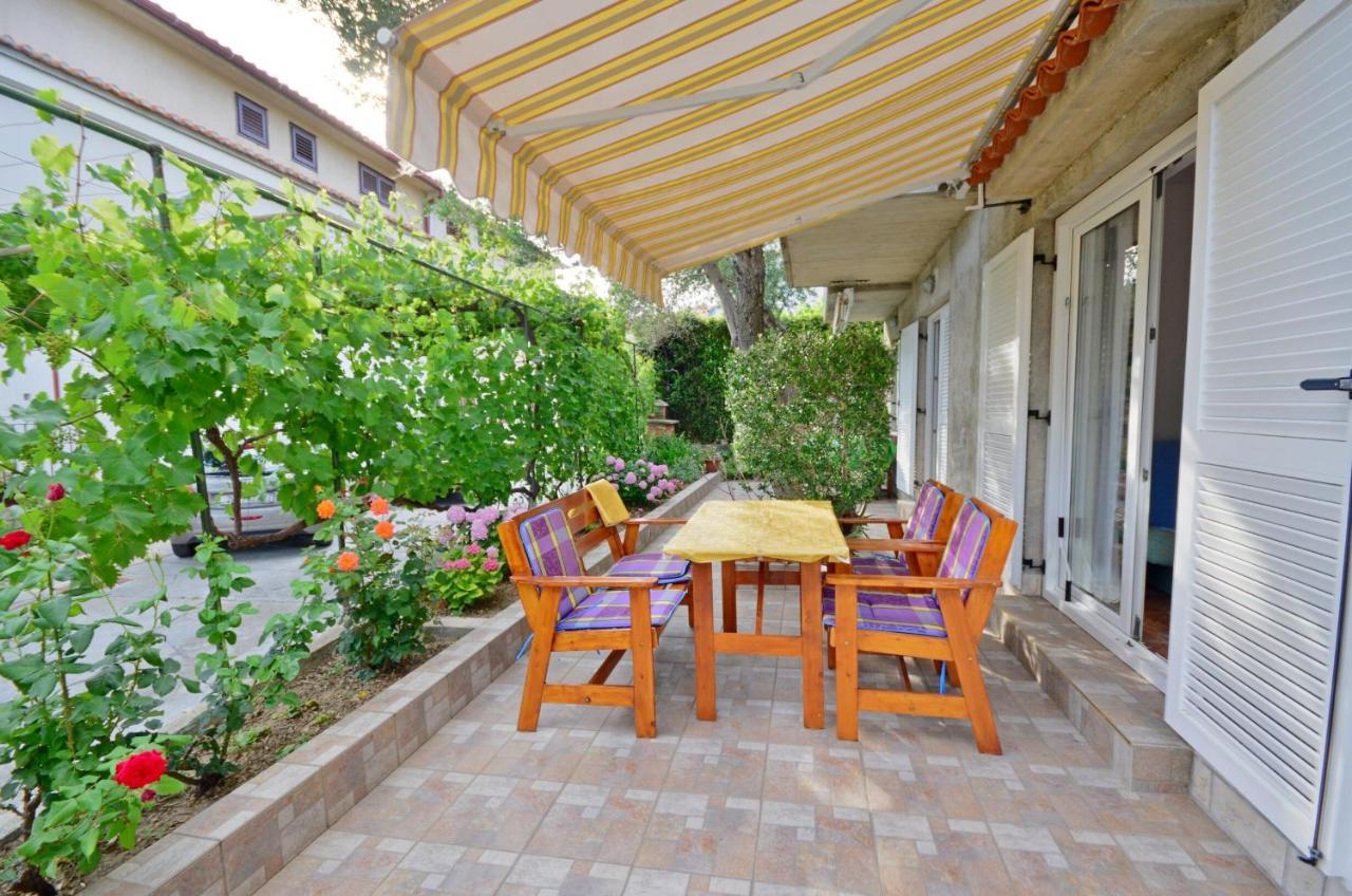Apartments Blazenka Banjol Екстер'єр фото