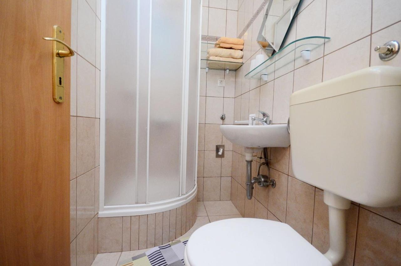 Apartments Blazenka Banjol Екстер'єр фото