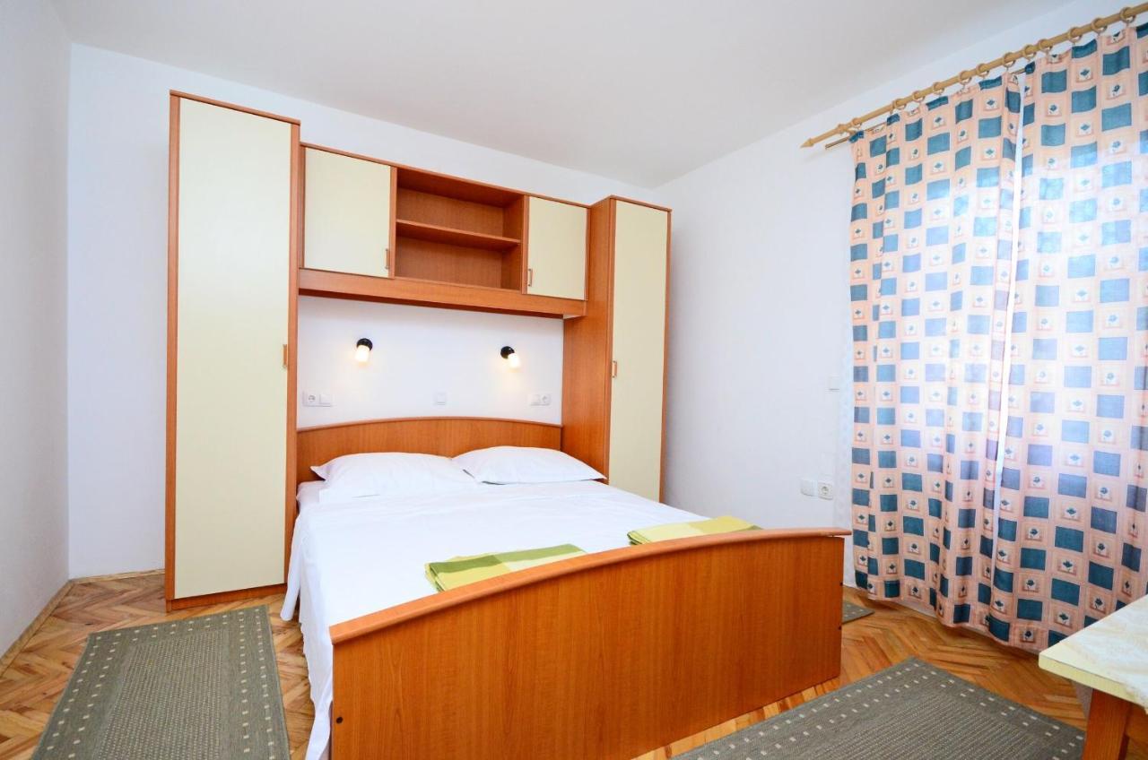 Apartments Blazenka Banjol Екстер'єр фото