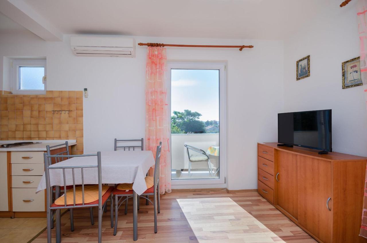 Apartments Blazenka Banjol Екстер'єр фото
