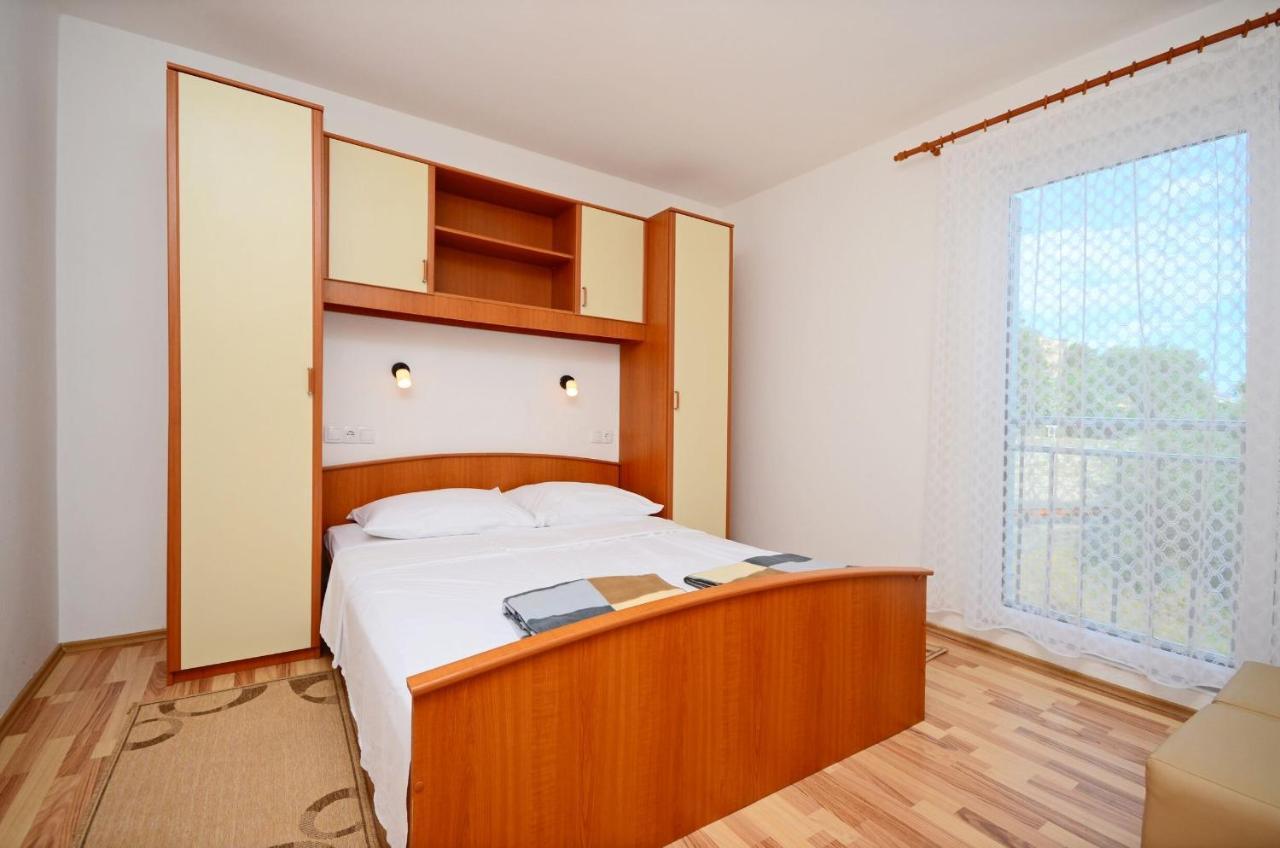 Apartments Blazenka Banjol Екстер'єр фото