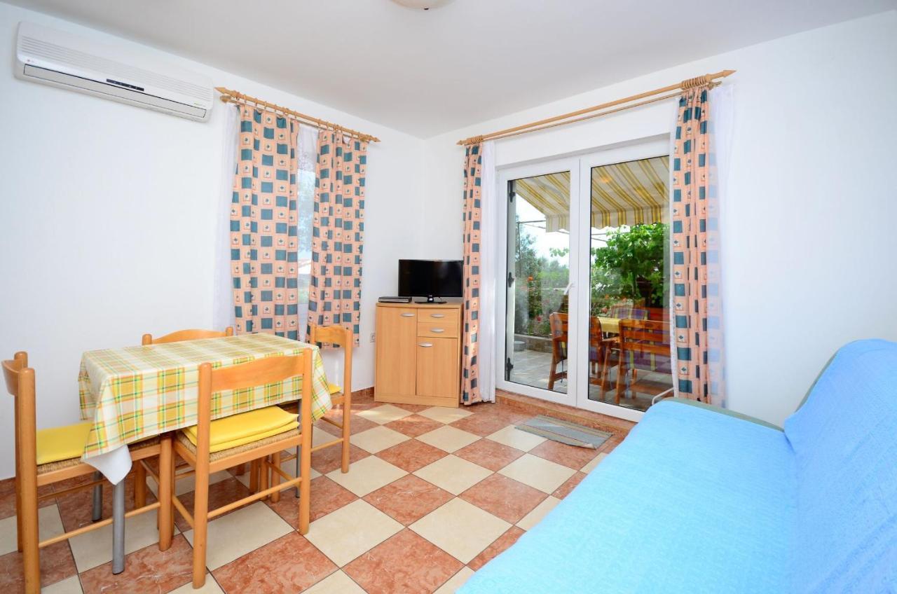 Apartments Blazenka Banjol Екстер'єр фото