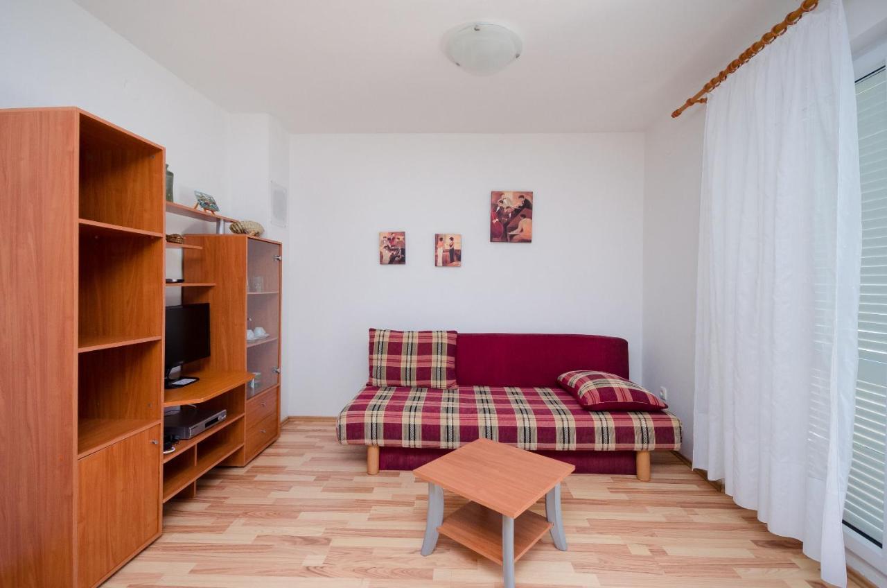 Apartments Blazenka Banjol Екстер'єр фото