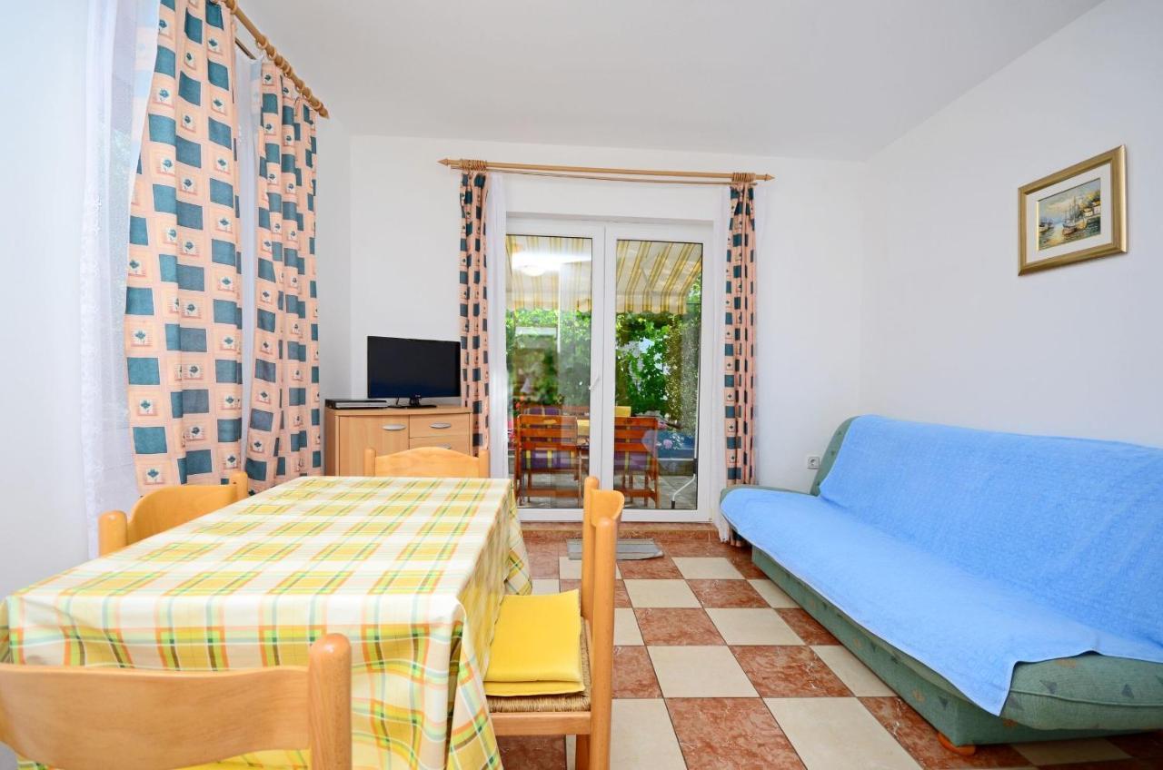 Apartments Blazenka Banjol Екстер'єр фото