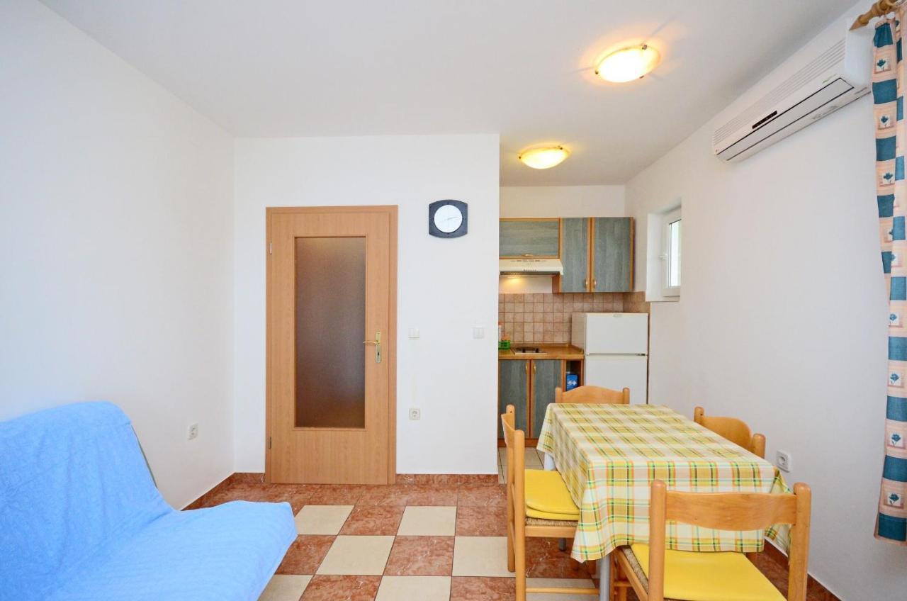 Apartments Blazenka Banjol Екстер'єр фото