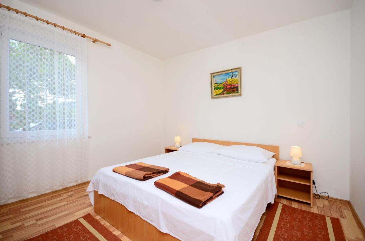 Apartments Blazenka Banjol Екстер'єр фото