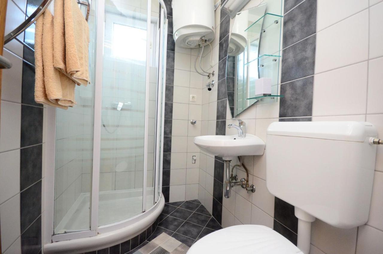 Apartments Blazenka Banjol Екстер'єр фото