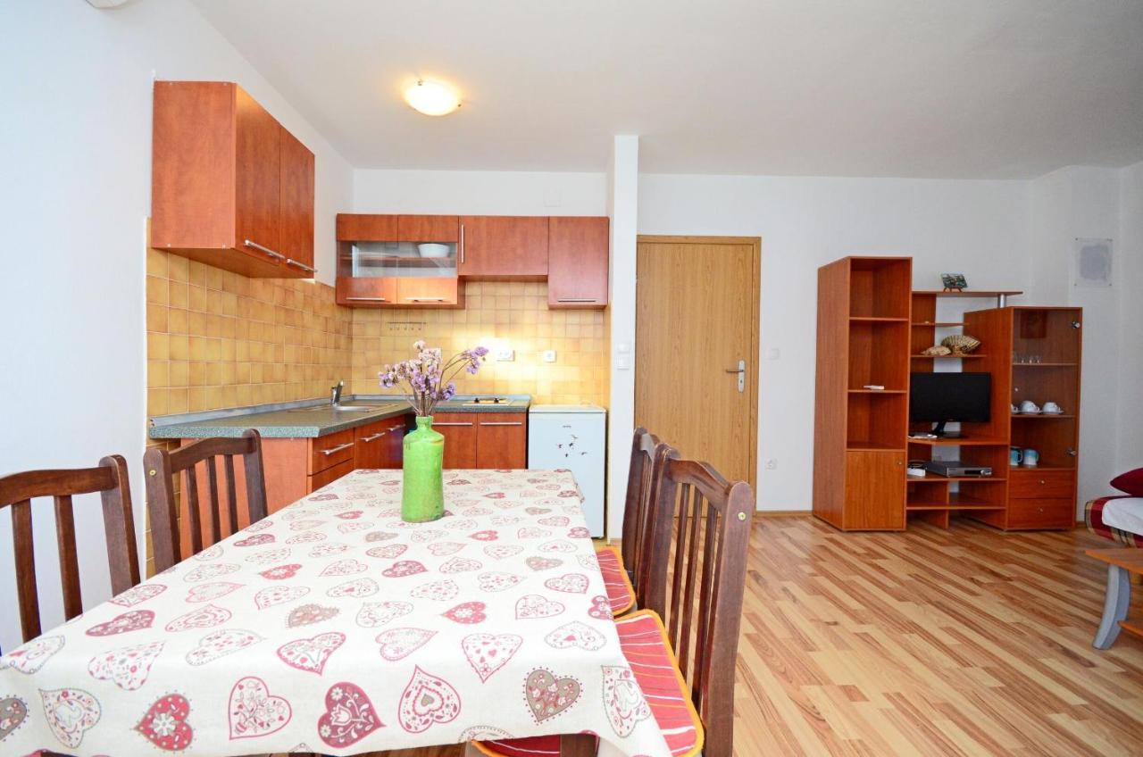 Apartments Blazenka Banjol Екстер'єр фото