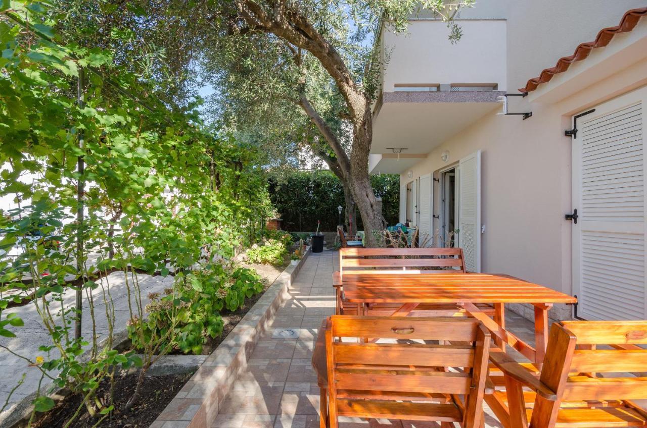 Apartments Blazenka Banjol Екстер'єр фото