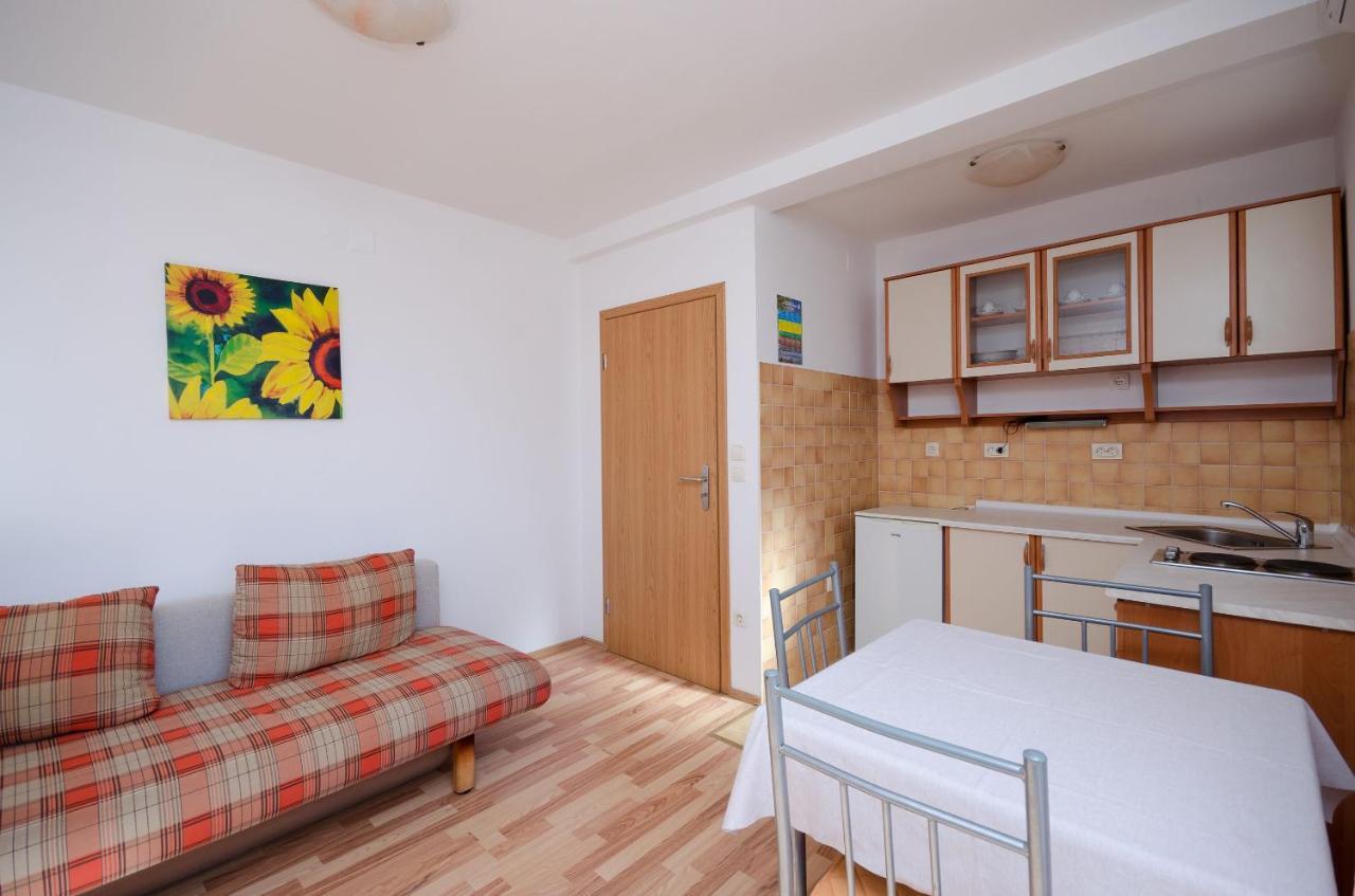 Apartments Blazenka Banjol Екстер'єр фото