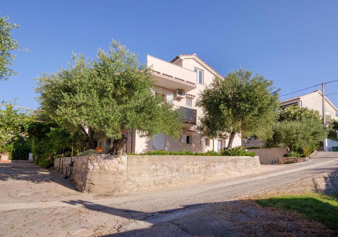 Apartments Blazenka Banjol Екстер'єр фото
