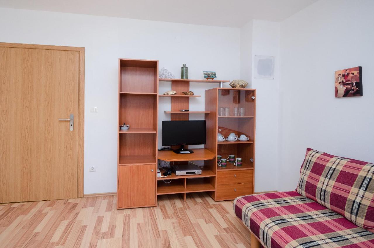 Apartments Blazenka Banjol Екстер'єр фото