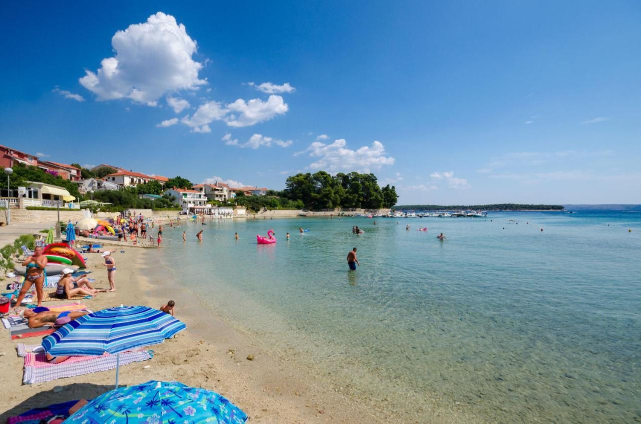 Apartments Blazenka Banjol Екстер'єр фото